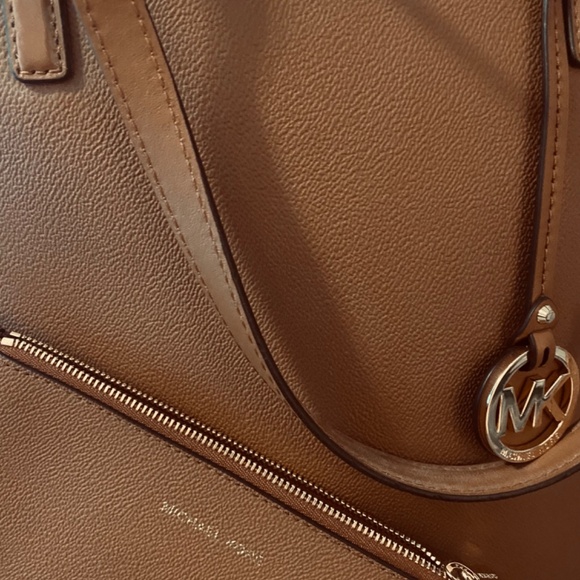 Tan Michael Kors handbag - Picture 3 of 3